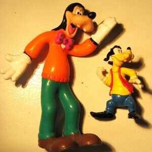 Disney's Goofy 2 hard rubber figurines one 5" tall the other is around 2 1/2"